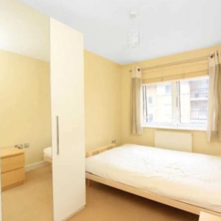 The bed is situated between the wardrobe and the window in a large double bedroom in Tower Bridge.